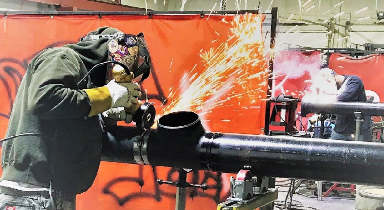 6903d738332f47b0d00a54be Emeworker1