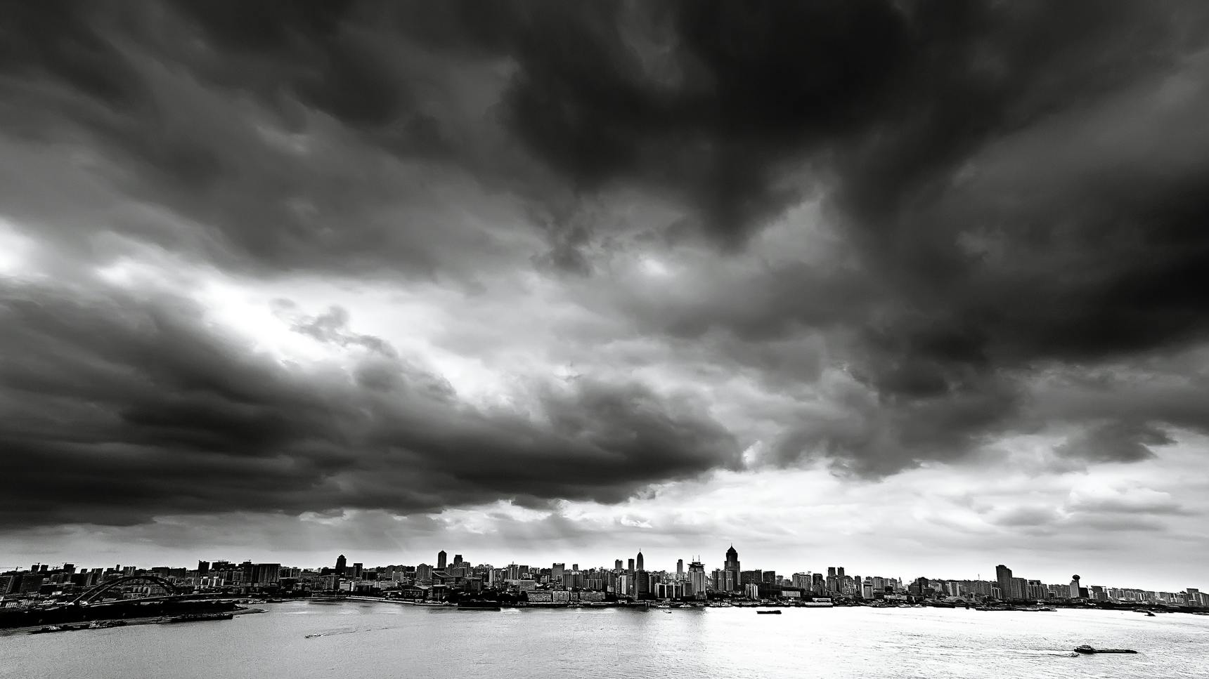 ee_dark_clouds_61254519_broodwolf_dreamstime